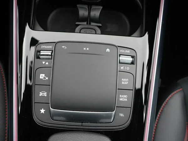 Mercedes-Benz GLA (2022) — foto 16 van 29