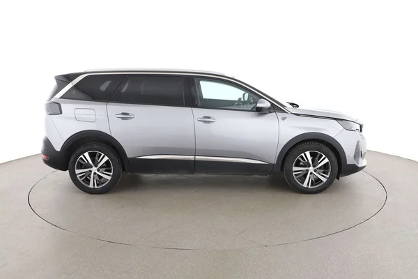 Peugeot 5008 (2021) — foto 13 van 16