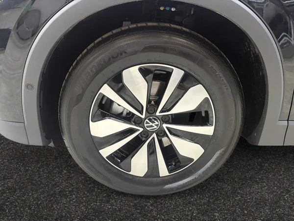 VOLKSWAGEN Tiguan (2026) — foto 10 van 15