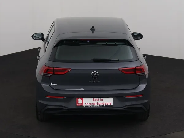 VOLKSWAGEN Golf (2023) — foto 25 van 28