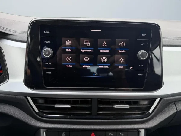 VOLKSWAGEN T-Roc (2023) — foto 9 van 25