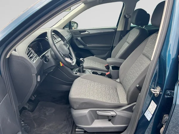 VOLKSWAGEN Tiguan (2023) — foto 14 van 18