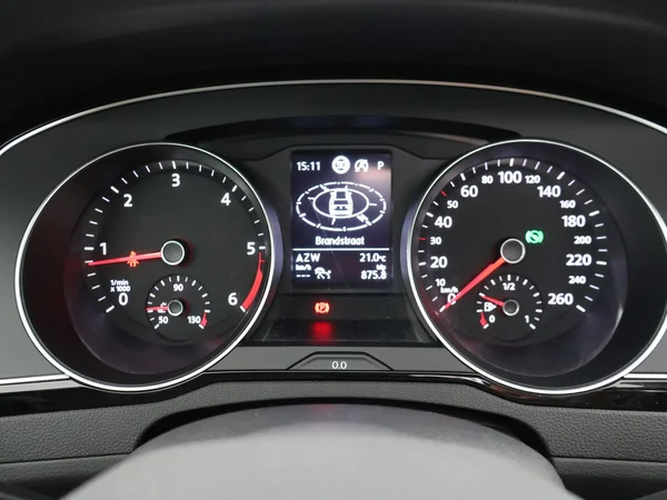VOLKSWAGEN Passat Variant (2020) — foto 15 van 33