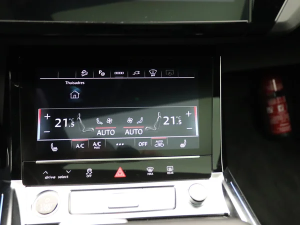 AUDI Q8 e-tron Sportback (2024) — foto 24 van 31