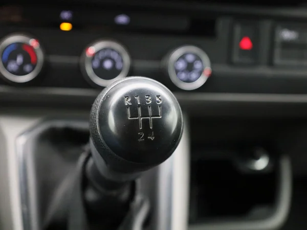 Volkswagen Transporter (2023) — foto 2 van 38
