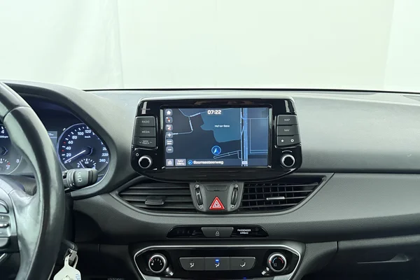 Hyundai i30 (2019) — foto 3 van 24