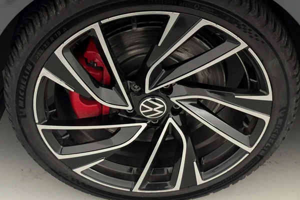 Volkswagen Golf VIII GTI (2020) — foto 25 van 34