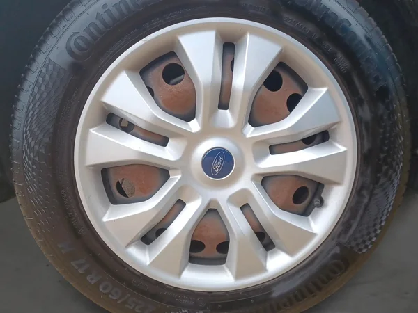 Ford Kuga (2021) — foto 12 van 15