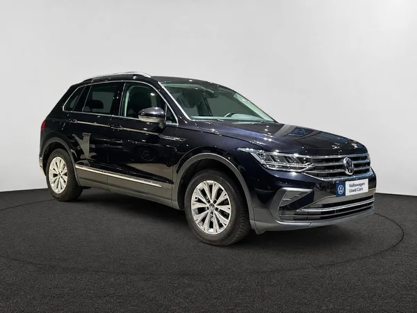 VOLKSWAGEN Tiguan (2022) — foto 16 van 22