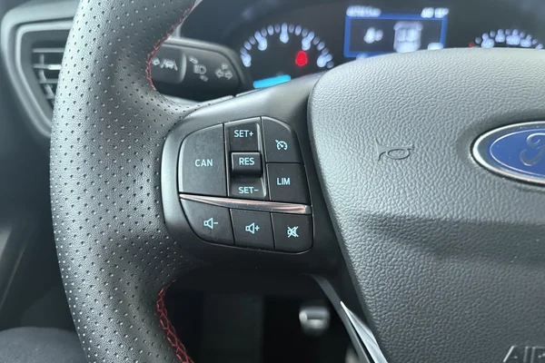 Ford Focus (2021) — foto 6 van 16