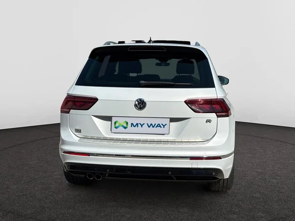 VOLKSWAGEN Tiguan (2018) — foto 16 van 20