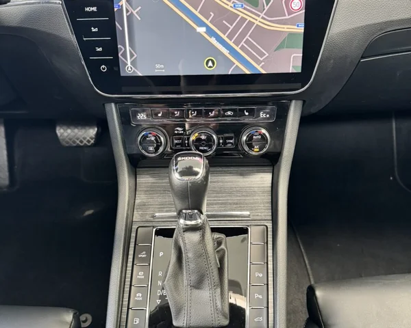 Skoda Superb (2022) — foto 20 van 30