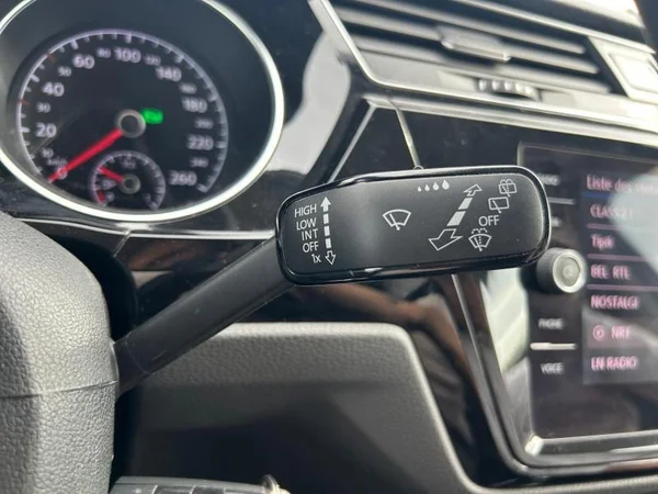 VOLKSWAGEN Touran (2020) — foto 21 van 33