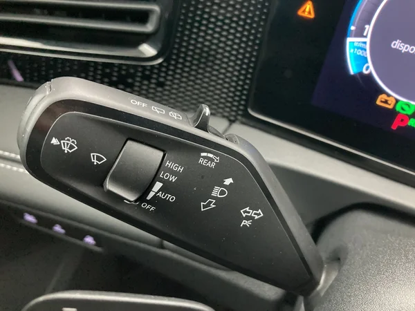 VOLKSWAGEN Tiguan (2025) — foto 28 van 36