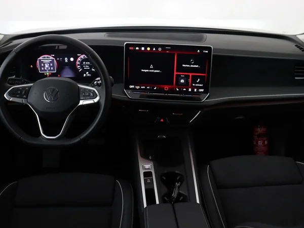 VOLKSWAGEN Passat SW (2025) — foto 16 van 19