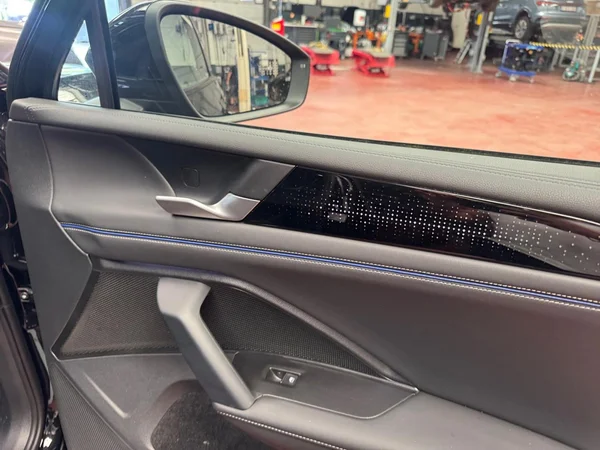 VOLKSWAGEN Tiguan (2025) — foto 9 van 24