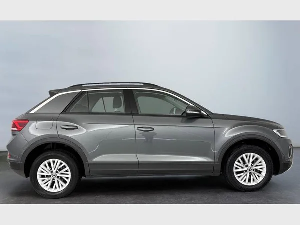 Volkswagen T-Roc (2023) — foto 21 van 24