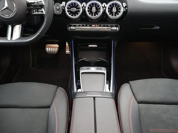 Mercedes-Benz GLA (2025) — foto 15 van 30