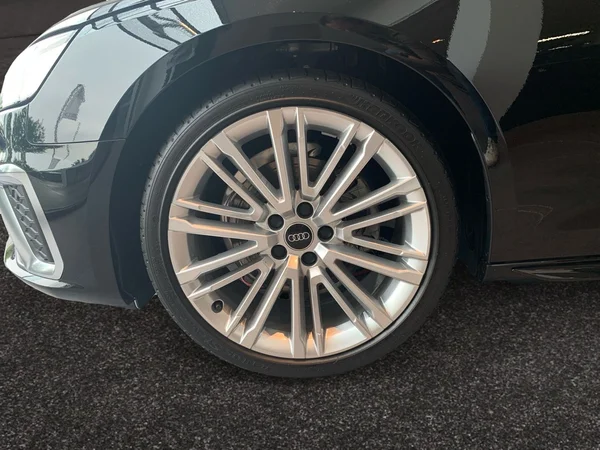 AUDI A4 Avant (2024) — foto 14 van 21