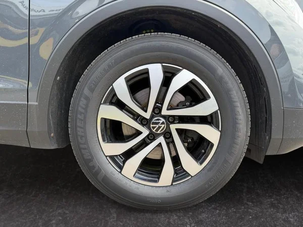VOLKSWAGEN Tiguan (2021) — foto 26 van 29