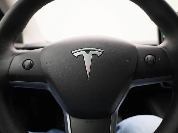 Tesla Model 3 (2022) — foto 21 van 40