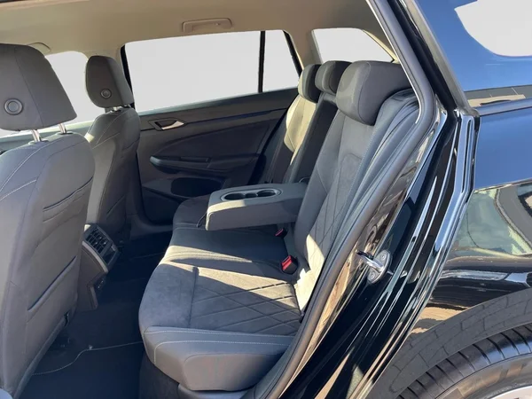 VOLKSWAGEN Golf VIII SW (2024) — foto 19 van 22
