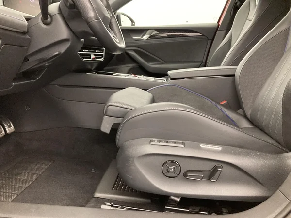 VOLKSWAGEN Passat SW (2024) — foto 29 van 36