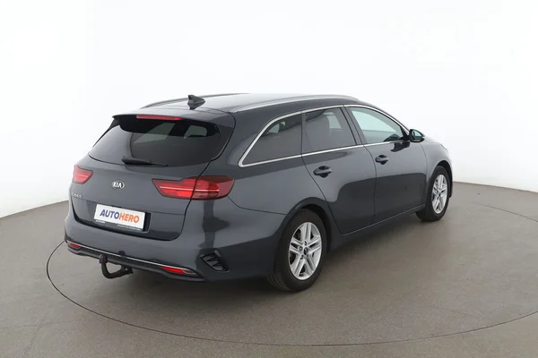 Kia cee'd (2019) — foto 12 van 16