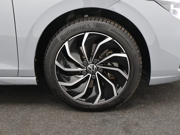 VOLKSWAGEN Golf VIII eHybrid (PHEV) (2024) — foto 29 van 29