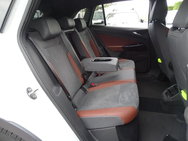 Volkswagen ID.4 (2021) — foto 8 van 26