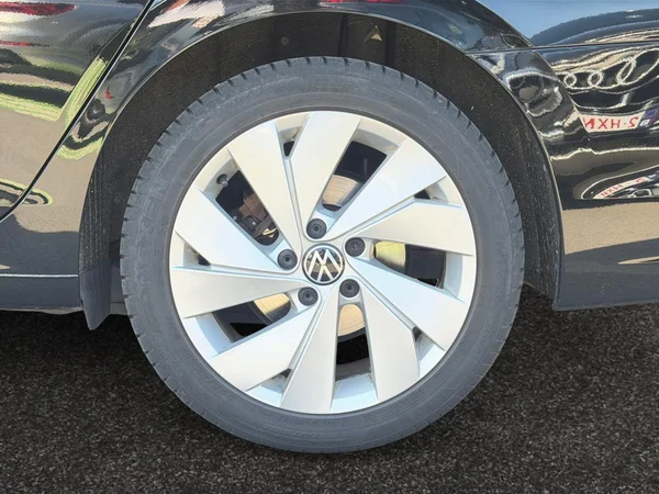 VOLKSWAGEN Golf VIII SW (2024) — foto 12 van 20