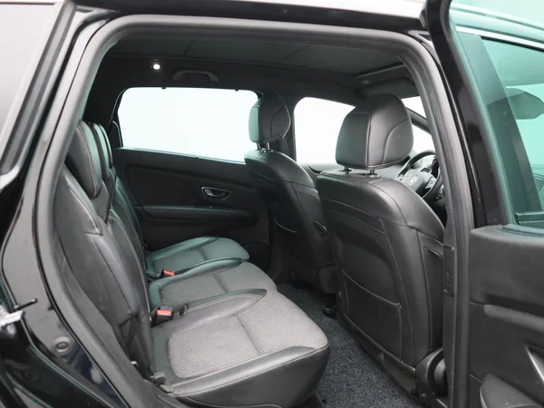 Renault Grand Scénic (2023) — foto 27 van 39