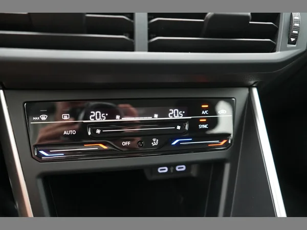 VOLKSWAGEN Polo (2023) — foto 10 van 25
