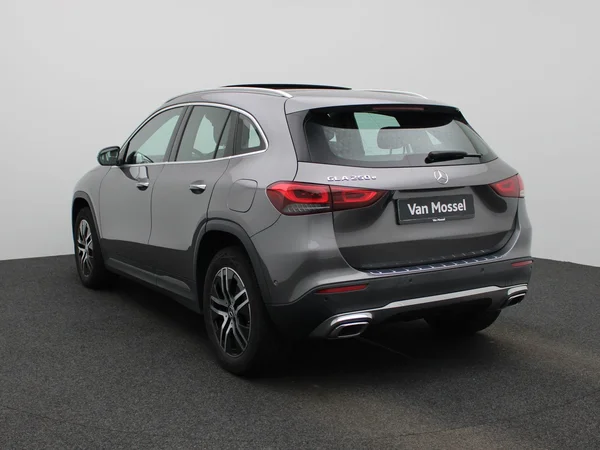 Mercedes-Benz GLA (2022) — foto 12 van 48