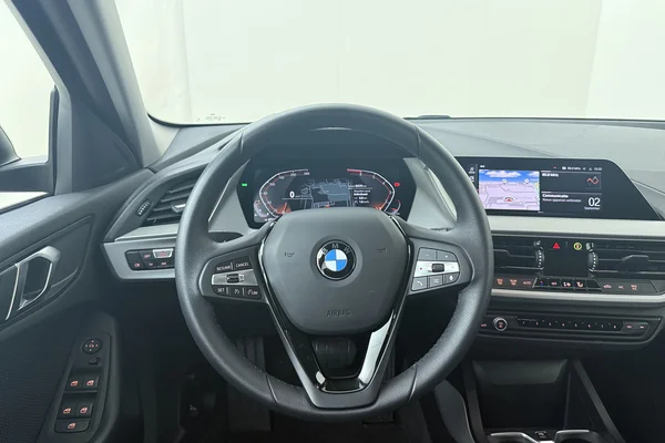 BMW 1 HATCH (2024) — foto 2 van 16