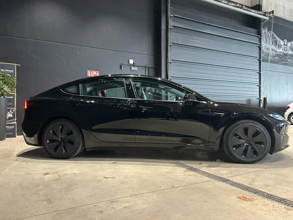 Tesla Model 3 (2024) — foto 14 van 19
