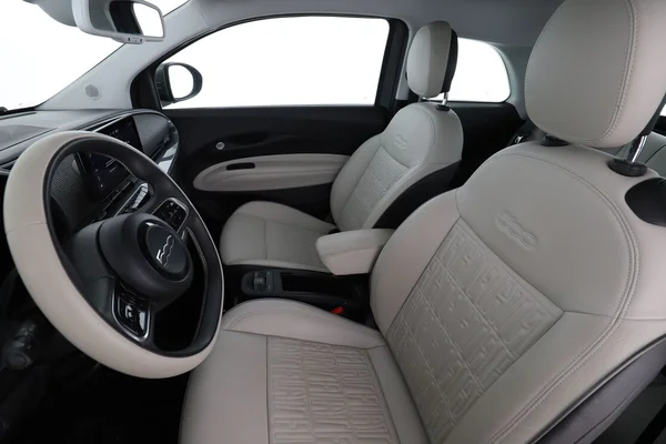 Fiat 500e (2022) — foto 16 van 16