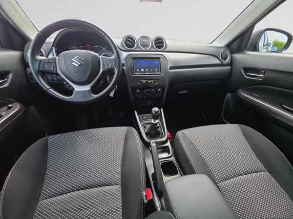 SUZUKI Vitara (2021) — foto 2 van 26