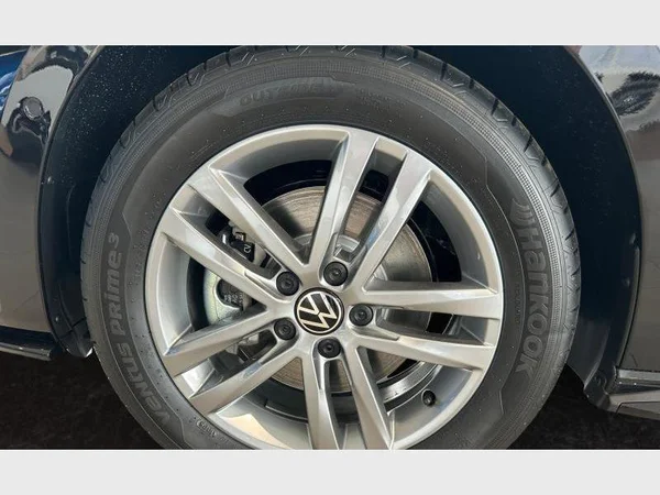 VOLKSWAGEN Touran (2026) — foto 2 van 17