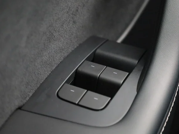 Tesla Model Y (2023) — foto 25 van 43