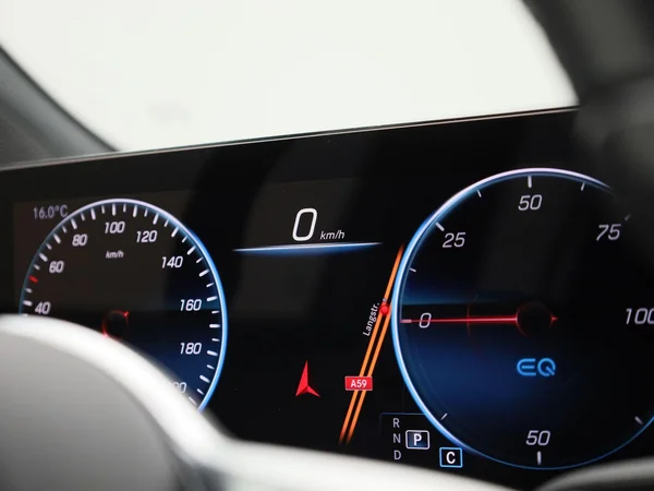 Mercedes-Benz EQA (2023) — foto 27 van 45