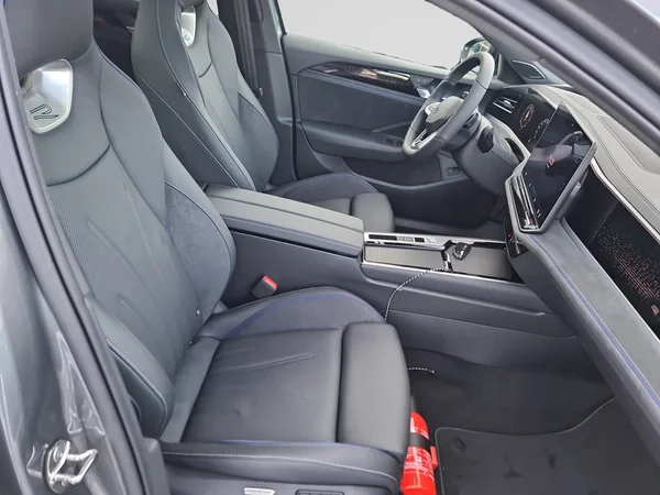 VOLKSWAGEN Passat Variant (2025) — foto 6 van 21