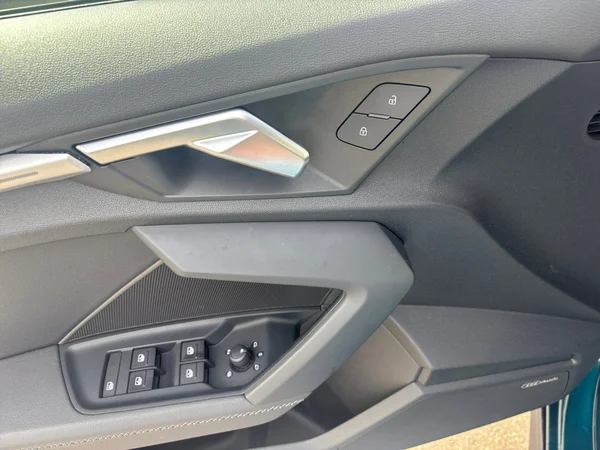 AUDI A3 Sedan (2024) — foto 6 van 18