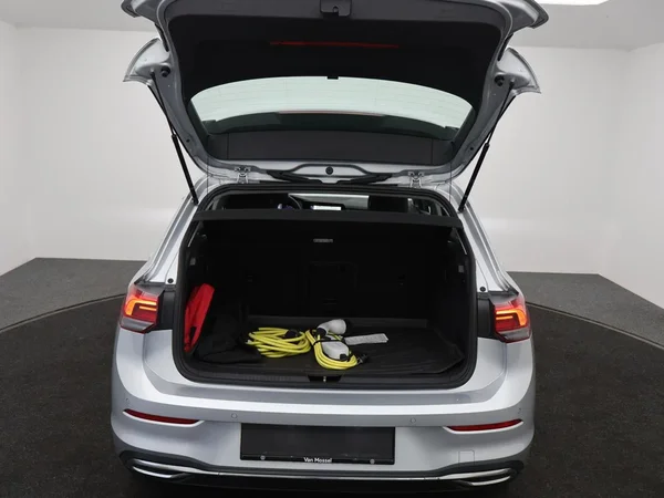 Volkswagen Golf (2022) — foto 24 van 24