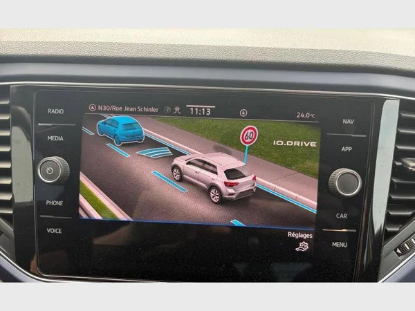 Volkswagen T-Roc (2021) — foto 13 van 23