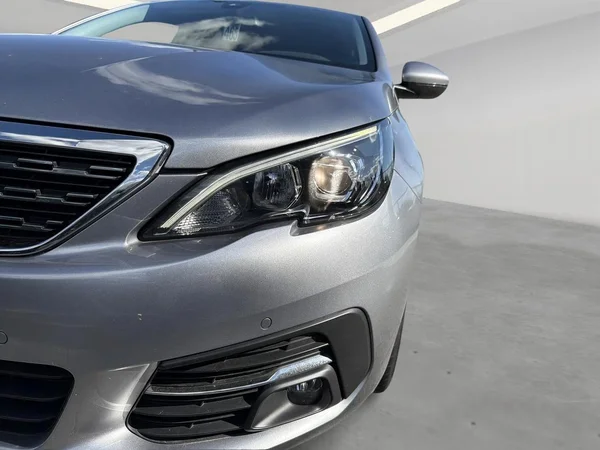 Peugeot 308 (2019) — foto 8 van 18
