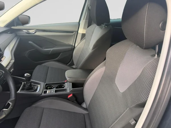 SKODA Octavia Combi (2021) — foto 6 van 21