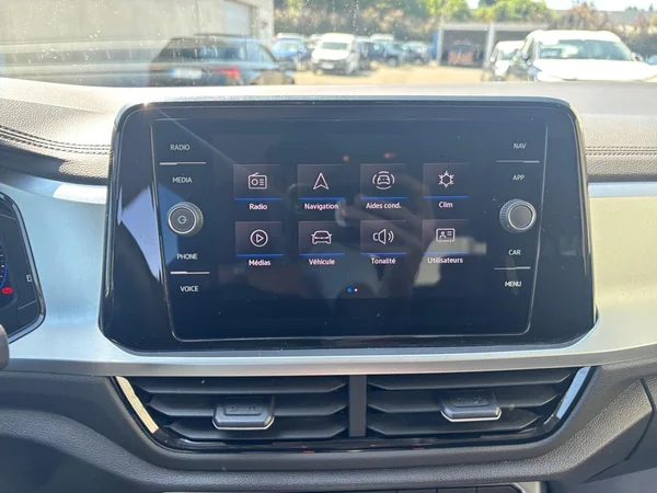 VOLKSWAGEN T-Roc (2023) — foto 15 van 19
