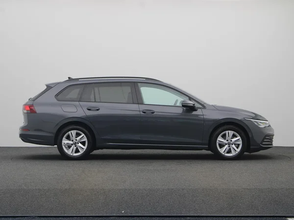VOLKSWAGEN Golf VIII SW (2024) — foto 17 van 19