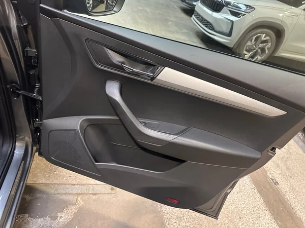 SKODA Karoq (2025) — foto 4 van 23
